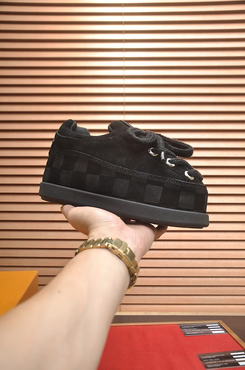 Men's men's shoes💰700💶 🔥New style🔥 LV co-branded nigo, ugly and cute😍Many Internet celebrities have put on their shoes, classic and versatile items.  ❄️Fabric: Imported high mercerized cow suede. ❄️Inner lining: high-grade elastic mesh, ❄️Outsole: original molded outsole, palm print rubber outsole with hidden L letter and Monongram flower ❄️Size: Female 35-41 (Female 41 customized), Male 39-46 (45-46 customized)